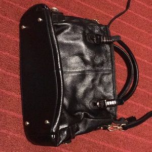 Black leather shoulder bag 💕.      Large